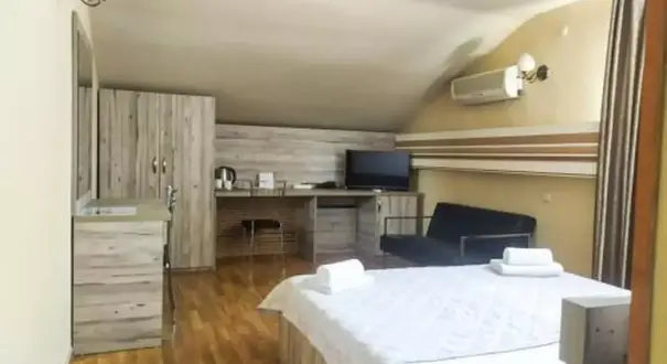 307952439
