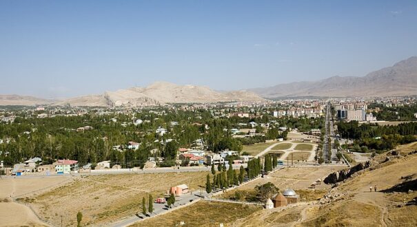 City_of_Van_(view_from_Van_Kalesi)